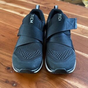 Black Women’s Spin Shoes